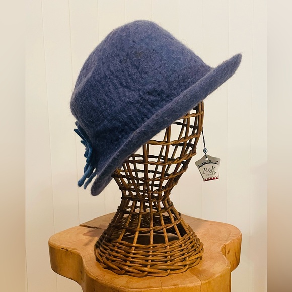 Handmade felt Hat for a punch of style this fall/winter season. - Picture 4 of 4